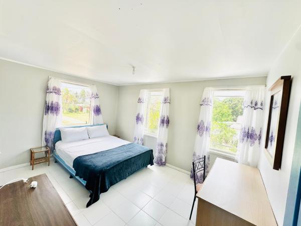 Nuku\alofa Town Cottage - Private Double Room, Забронировать  Отели Tongatapu Island с парковкой, Парковка