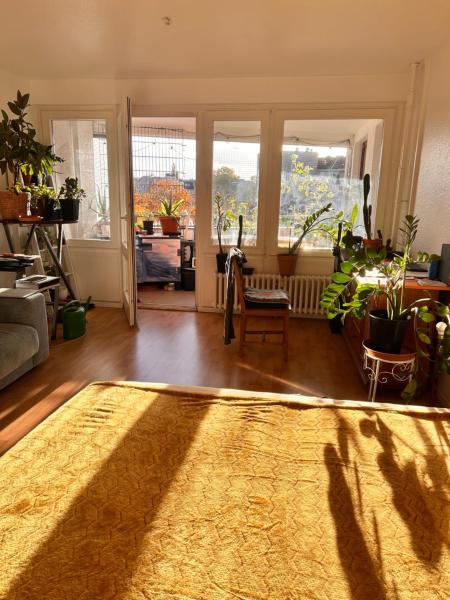 1 Zimmer mit Aussicht und 1 Zimmer mit Balkon in 4 Zimmer Wohnung, Szene, Parks und Top Lage, Забронировать  Берлин Германия, рядом с Коттбуссер Тор