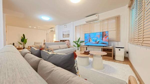 Center of old town - 3BR 3BA - Nara Lanna Villa, Забронировать  Отели провинции Чианг Мая с парковкой, Парковка