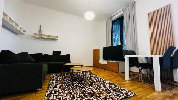 Apartment Holesovice, garden, garage, Забронировать  Отели Праги с парковкой, рядом с Флора, Парковка
