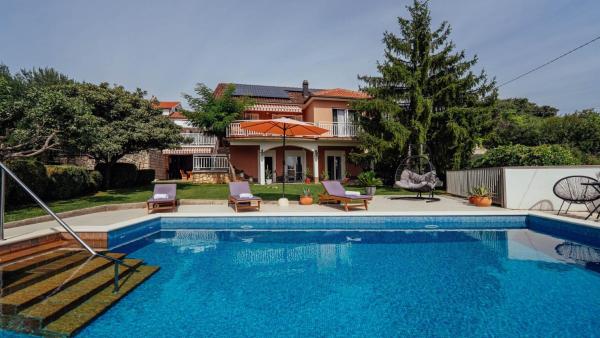 Villa Oaza Mira - Makarska by Villas Guide, Забронировать  Отели Имотски с бассейном, рядом с Blue Lake, Бассейн