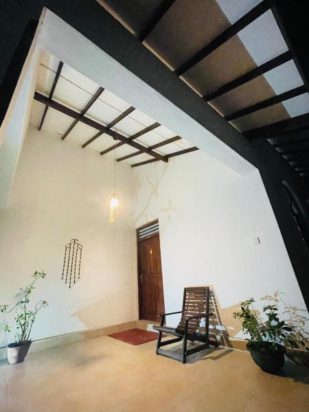 Win Way villa Welgama ground floor, Забронировать  Отели Округа Галле с парковкой, Парковка