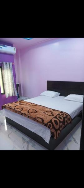 OMKARA GUEST HOUSe, Забронировать  Отели штата Махараштры с парковкой, Парковка