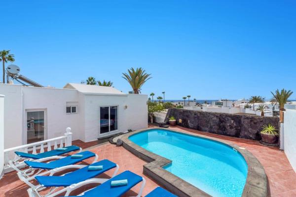 Villa Via Mare by Villa Plus, Забронировать  Отели Лансароте с парковкой, Парковка