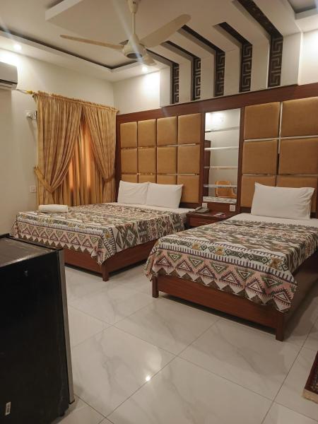 Travel Inn karachi, Забронировать  Отели Карачи с парковкой, Парковка