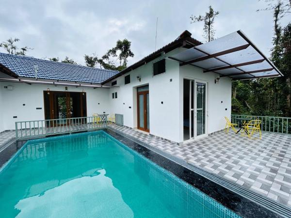 Serene Pool Villa-Coffee Estate Stay,Mudigere, Забронировать  Отели штата Карнатаки с бассейном, Бассейн