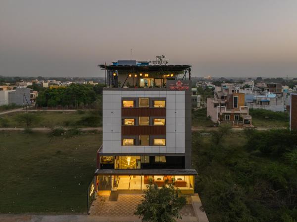 Perfectstayz Premium Shree Narayana at Mahakal temple road, Забронировать  Удджайн штат Мадхья-Прадеш