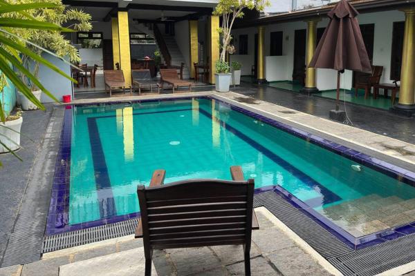 Eros Hotel Villa Green View, Забронировать  Отели Округа Галле с парковкой, Парковка