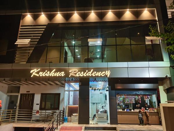 Krishna Residency, Забронировать  Отели штата Уттар-Прадеша с парковкой, Парковка