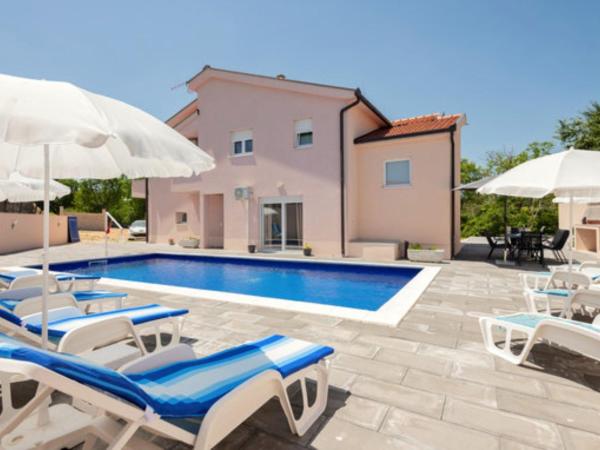 Charming Villa Nina with Pool, Забронировать  Ненадчи 