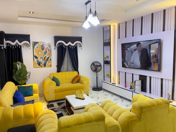 7th generation apartments, Забронировать Апартаменты/квартира Отели Lagos Island с бассейном, Бассейн