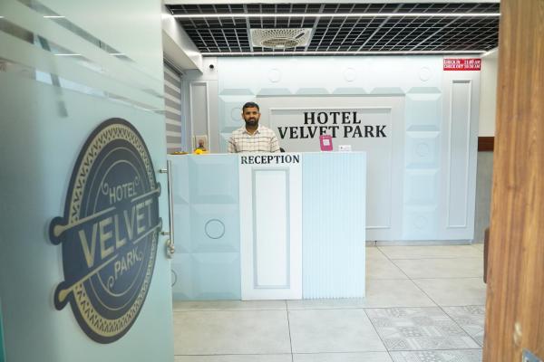 Hotel Velvet Park, Забронировать  Ахмадабад штат Гуджарат