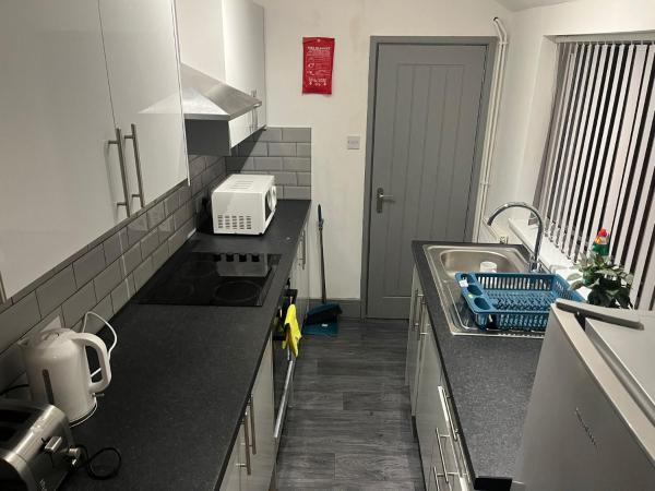 Shelton Guest House, Забронировать  Отели Стаффордшир с парковкой, Парковка