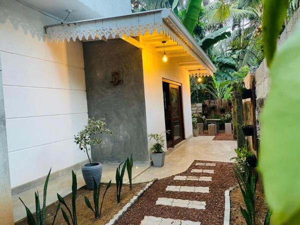 Nilupul Villa No 2, Забронировать  Отели Округа Галле с парковкой, Парковка