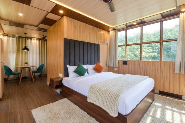 The Homely Homestay Near Pacific Mall Dehradun, Забронировать  Отели Уттаракханд с парковкой, Парковка