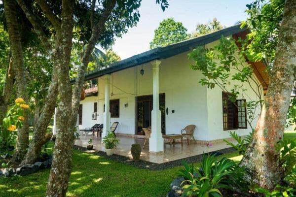 Hikkaduwa Magnoon Villa, Забронировать  Отели Округа Галле с парковкой, Парковка