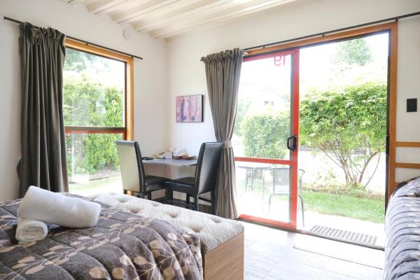 Forest Trail Lodge, Забронировать  Отели региона Кентербери с парковкой, Парковка