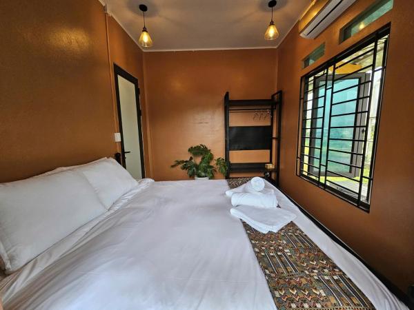 Stay HostelandBar, Забронировать  Отели Канг Чака с парковкой, Парковка
