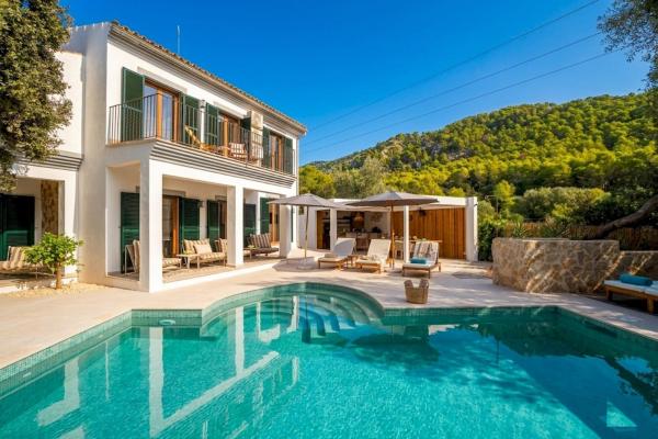 Villa Marloria - luxury house near Pollensa, Забронировать  Отели Крестаткс с парковкой, Парковка