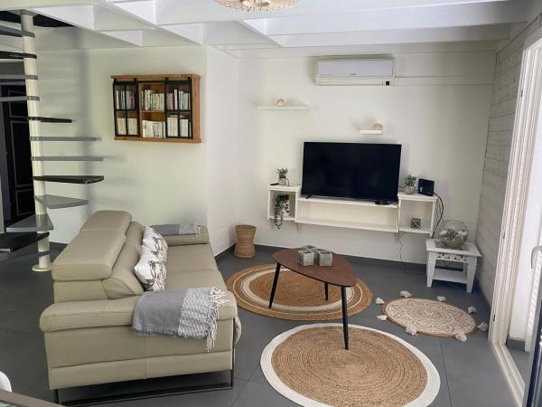Villa bord de mer avec bungalow indépendant, Забронировать  Отели Сен-Поль с парковкой, Парковка