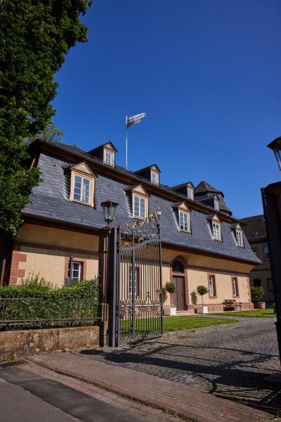 Schloss Hotel Alte Rentkammer, Забронировать  Отели земли Гессена с парковкой, Парковка