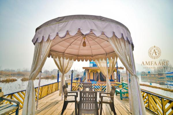 Dolphin houseboat, Забронировать  Отели Jammu & Kashmir Ski с парковкой, Парковка