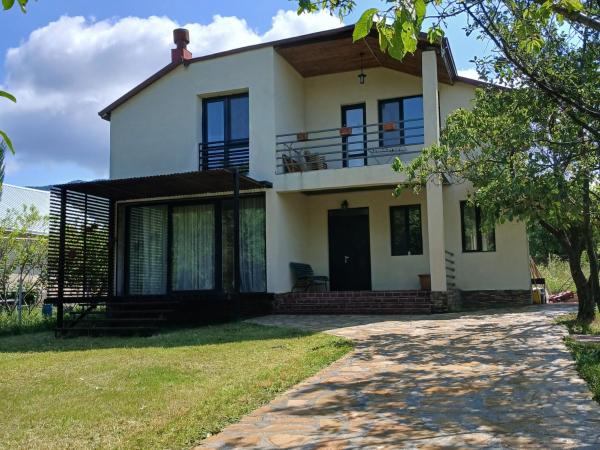 Omsi Villa with views, Забронировать  Отели Сагурамо с парковкой, Парковка