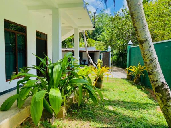 Villa Elvio, Забронировать  Отели Округа Галле с парковкой, Парковка