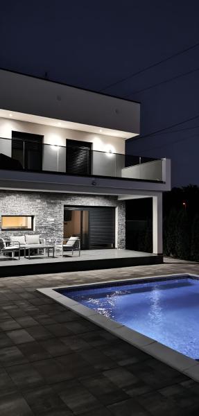 LUXIA PRIVATE ESTATE Sauna & Pool x Jacuzzi with Fireplace outdoor lounge, Забронировать  Отели Бихач с бассейном, Бассейн