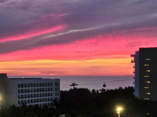 Grand Luxxe 3BR Spa or 2BR Loft, Nuevo Vallarta, Забронировать  Отели Нуэво-Вальярта с парковкой, Парковка