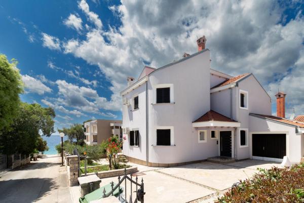 Seaside Apartments Slavica, Забронировать Апартаменты/квартира Отели Петрчане с парковкой, рядом с Пляж Донье Петрчане, Парковка