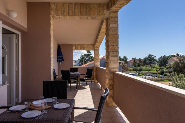 Apartments Josipovic, Забронировать  Отели Вир с парковкой, Парковка