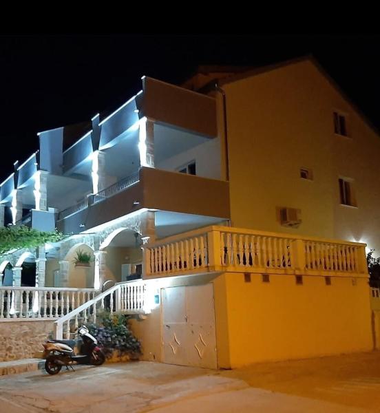 Apartments Dobrila, Забронировать  Завала Остров Хвар
