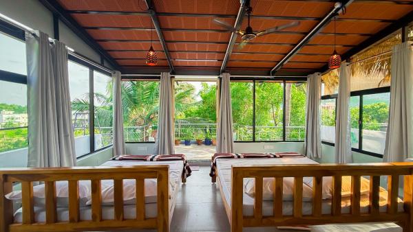 NAKSHATHRA Guest House 2BHK, Забронировать  Отели штата Тамилнада с парковкой, Парковка