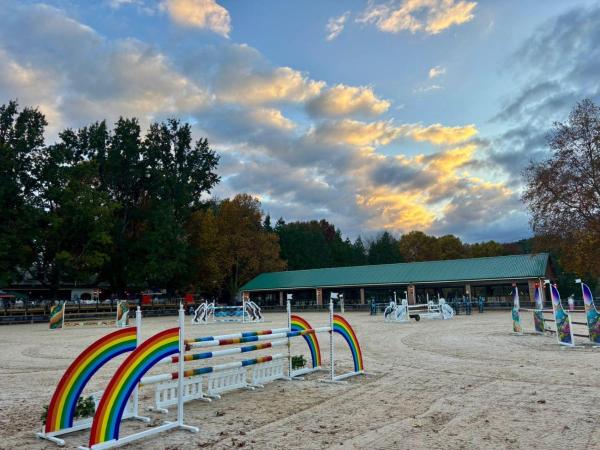 Waterwoods Equestrian Venue and Cottages, Забронировать  Nottingham Road 