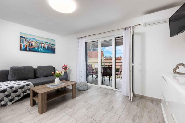 Apartments in Malinska - Insel Krk 53323, Забронировать  Малинска остров Крк