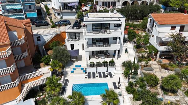 Beachfront Villa Leonardo with Pool, Забронировать  Трогир Ciovo Island