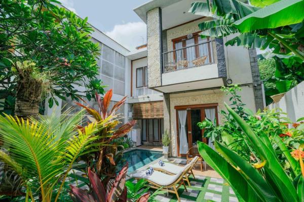 Shantia Villa 10 minutes walk to Double Six Beach Seminyak, Забронировать  Отели провинции Бали с парковкой, Парковка