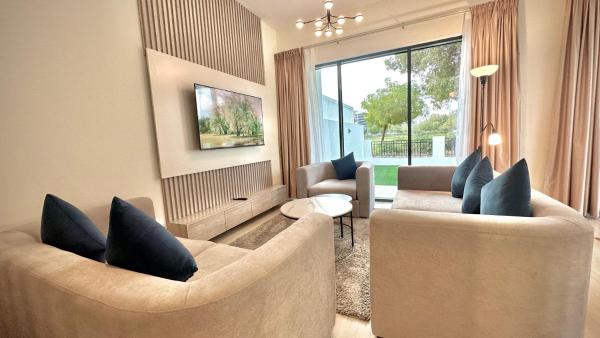 4 Bedroom Villa in DAMAC Hills 1 with Stunning Views by Bhavan Vacation Homes, Забронировать  Дубай Эмират Дубай
