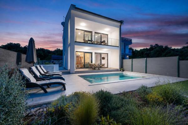 NEW Villa Artec with Sea View, Забронировать  Отели Pula Region с бассейном, Бассейн