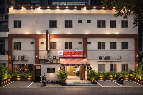 Hotel YO94, Забронировать  Индаур штат Мадхья-Прадеш