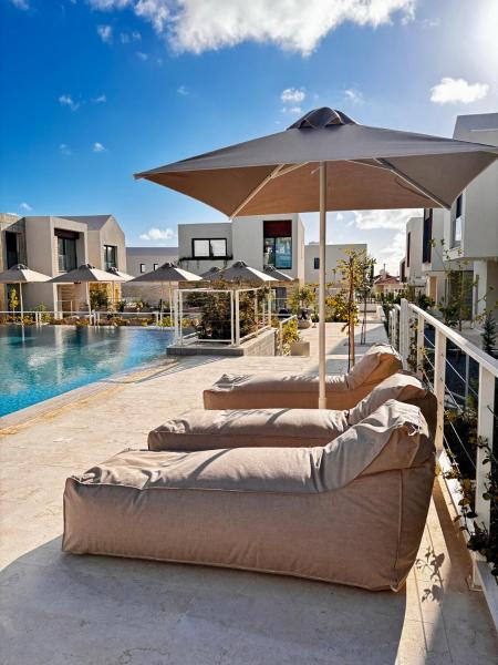 Avalon Gardens Pink&Blue Villa with swimming pools sauna restaurant gym, Забронировать  Emba Пафос