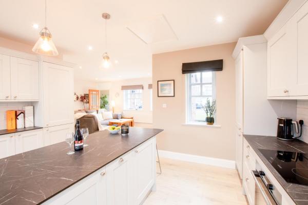 Northern Hideaways Shore Cottage, Beadnell, Забронировать  Отели Нортумберленд с парковкой, Парковка