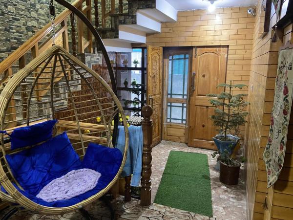 VisitingVillah, Забронировать  Сринагар Jammu & Kashmir Ski