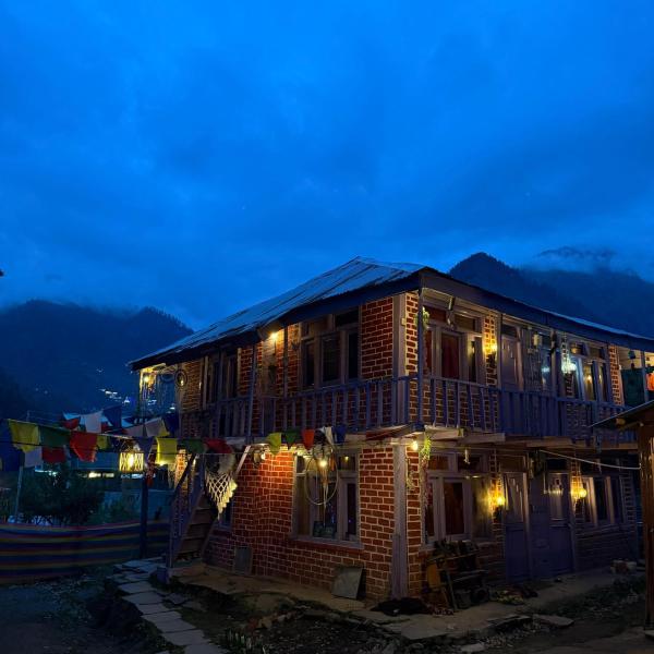 Shalom Guesthouse and Cafe, Забронировать  Kalgha штат Химачал-Прадеш