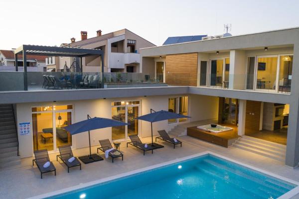 Villa Mary Lou with heated pool, Забронировать  Задар Задарска