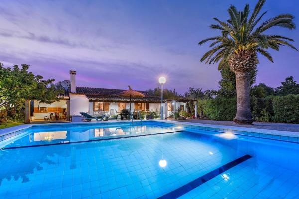 Villa Paparri Lovely 3 bedroom villa close to Pollensa by Renthousing, Забронировать  Отели Польенса с бассейном, Бассейн