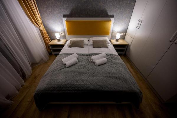 Zlata Apart Hotel Rezidential Home with private parking, Забронировать  Отели жудец Сучавы с парковкой, Парковка