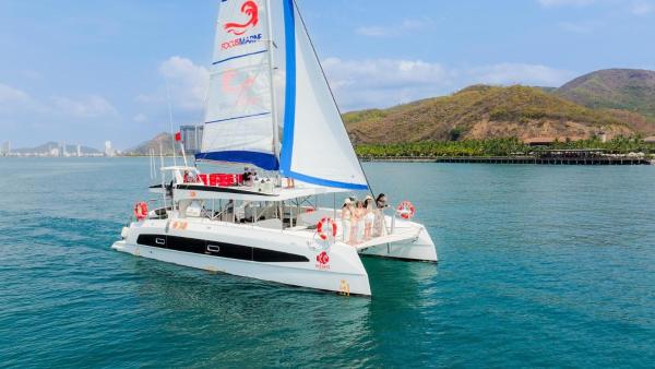 Sunrise Catamaran Yacht Tour, Забронировать  Нячанг Кханьхоа