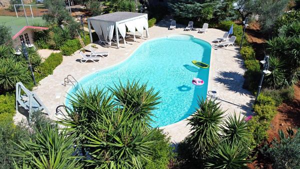 Villa Frande - Con Ampia Piscina E Campo Da Gioco Privato, Забронировать  Отели Алессано с парковкой, Парковка